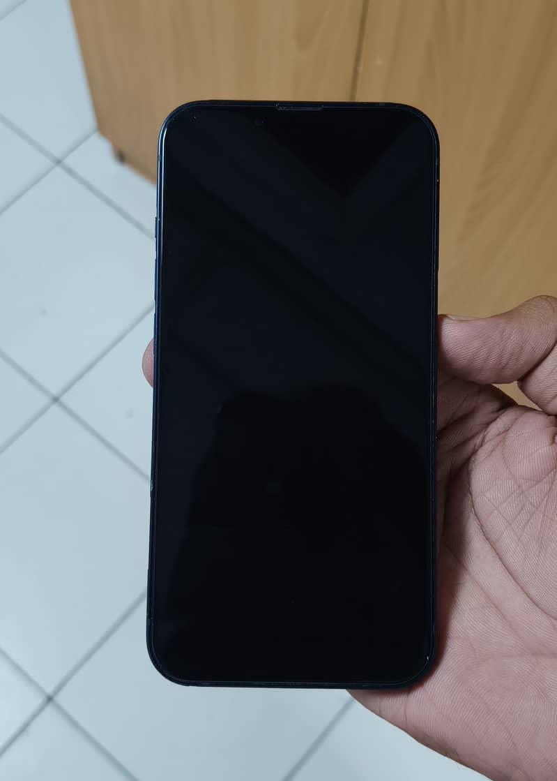 Apple iPhone 13 8