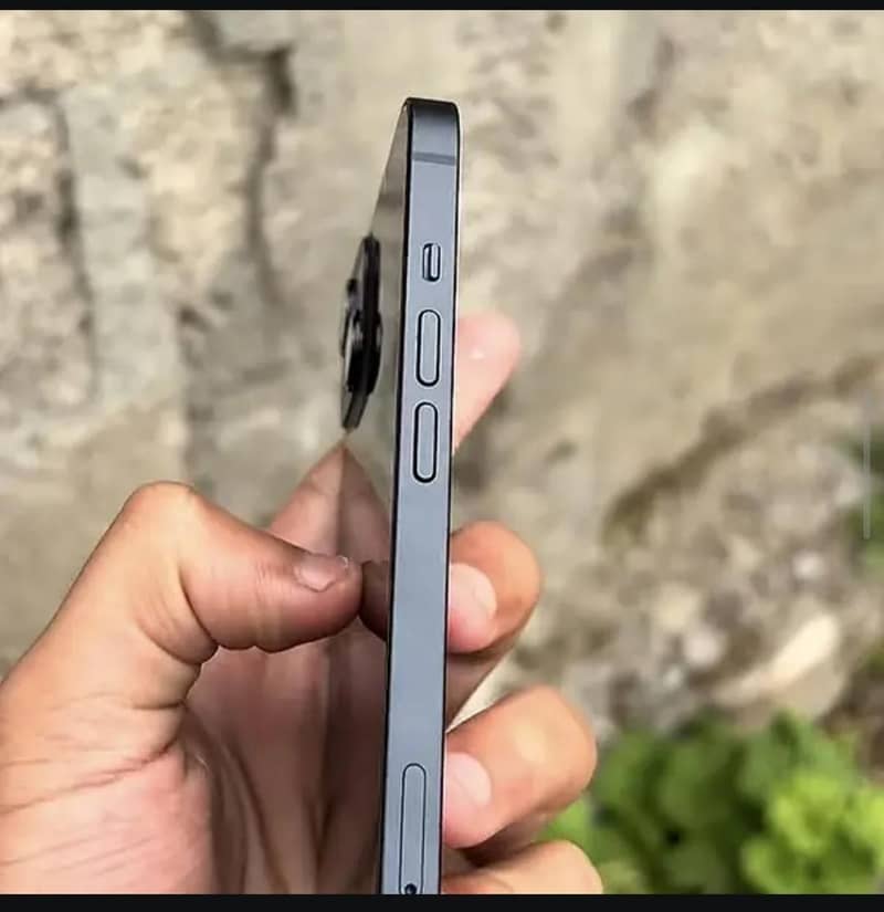 Apple iPhone 13 1