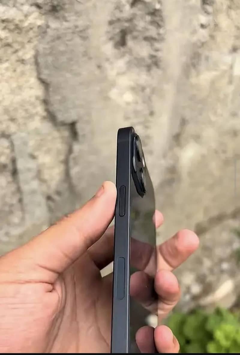 Apple iPhone 13 2