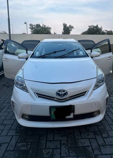 Toyota Prius Alpha 2012 –  Hybrid