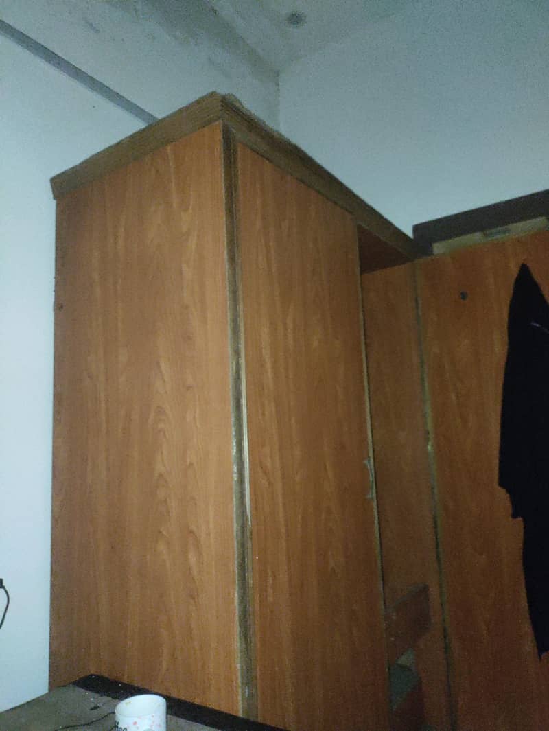 wardrobe 0