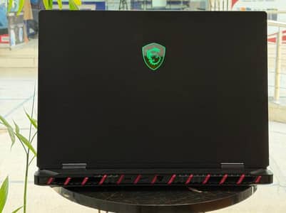 MSI Titan 18 HX Ai Ultra 9 285HX 64gb ram 4TB SSD 24GB