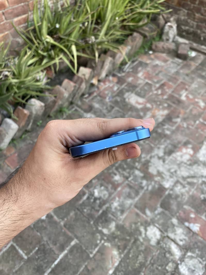Apple iPhone 13 4