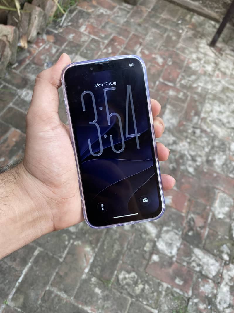 Apple iPhone 13 8