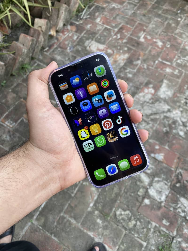 Apple iPhone 13 9