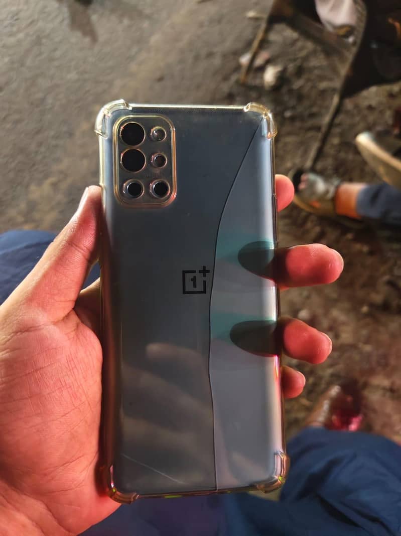 One Plus 9R 1