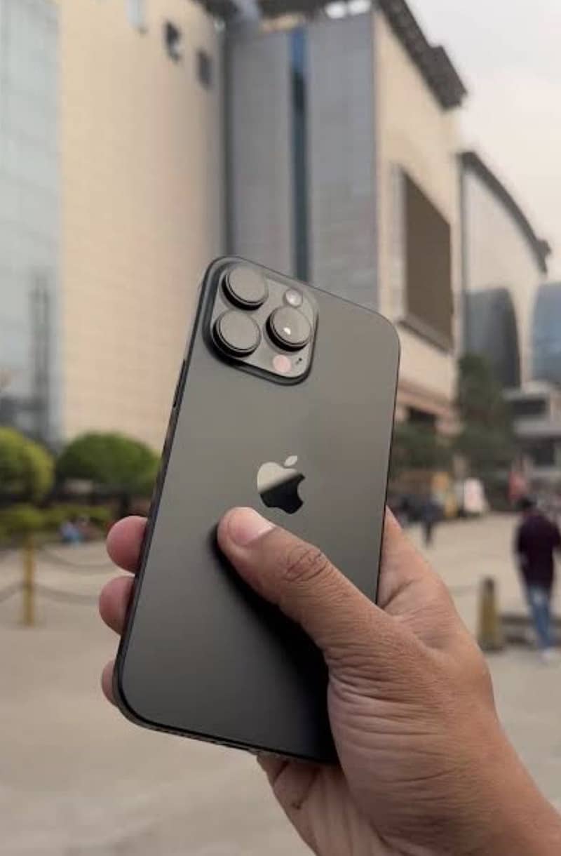 Apple iPhone 16 Pro Max 0