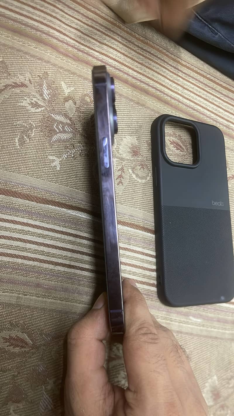 Apple iPhone 14 Pro Max 1