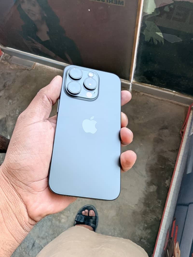 Apple iPhone 15 Pro 3
