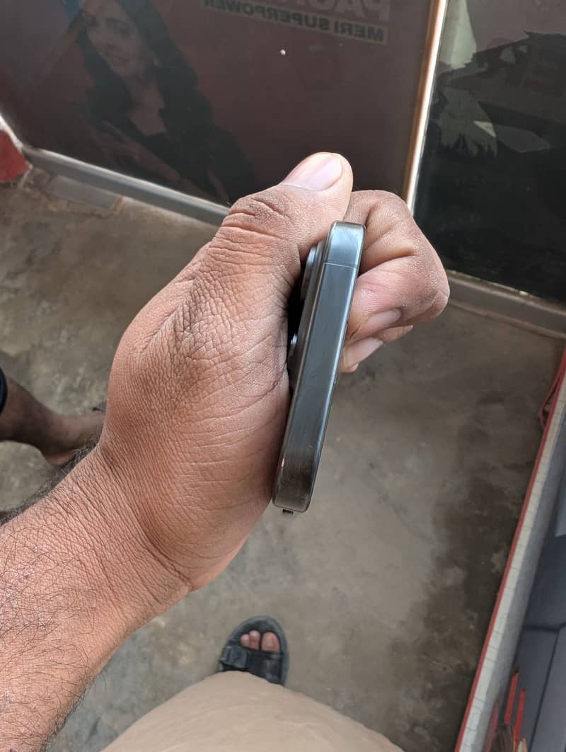 Apple iPhone 15 Pro 4