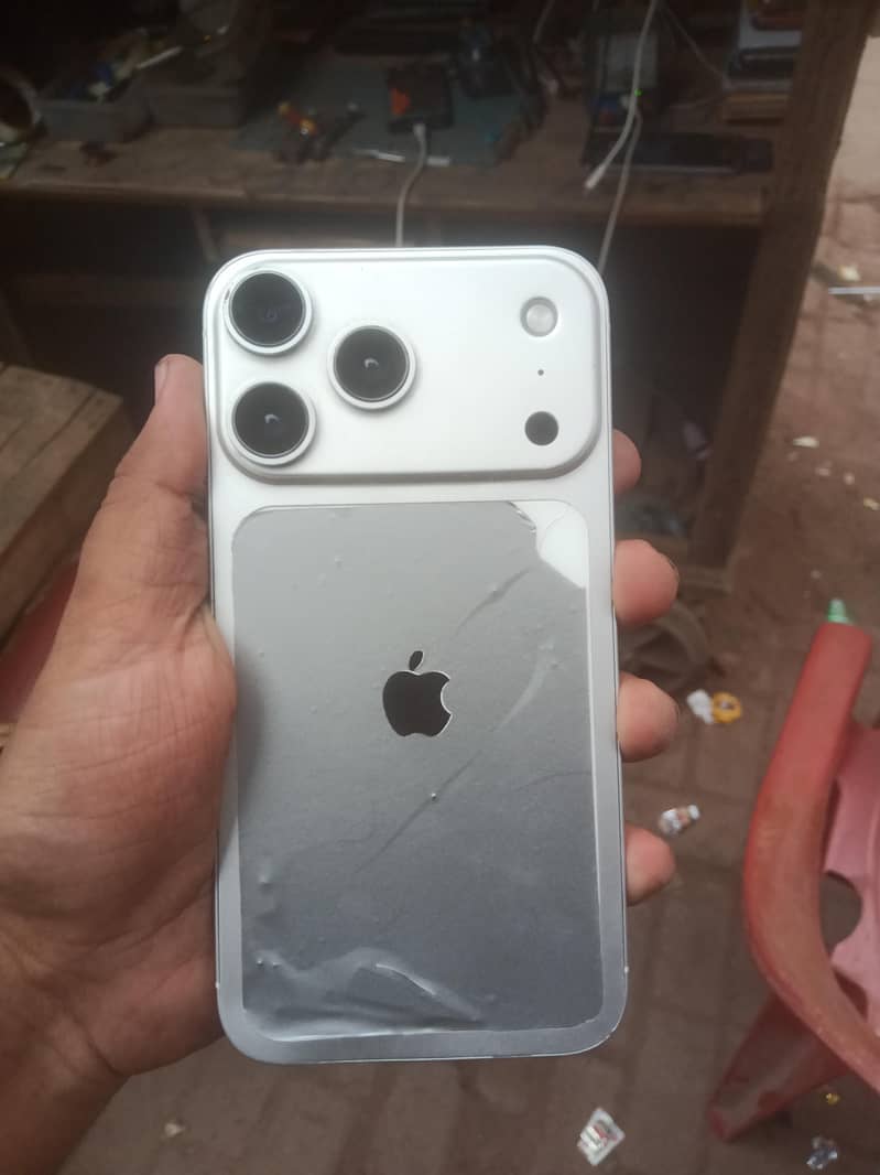 Apple iPhone 11 3