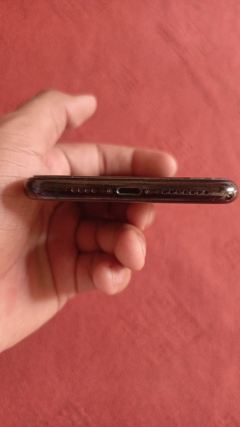 Apple iPhone 11 Pro Max 4