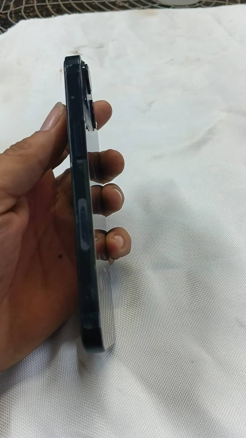 Apple iPhone 14 4