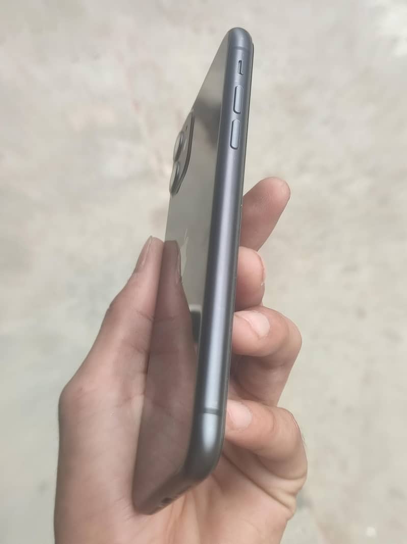 Apple iPhone 11 3