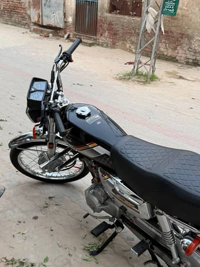 CG Honda 125 silver edition for sale 600km drive only