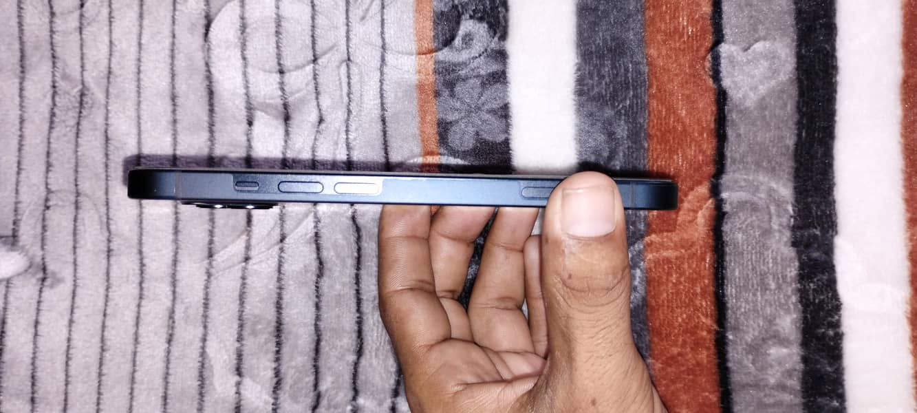 Apple iPhone 13 2