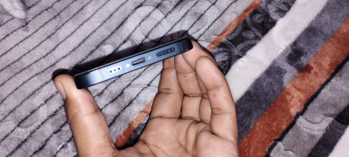 Apple iPhone 13 3