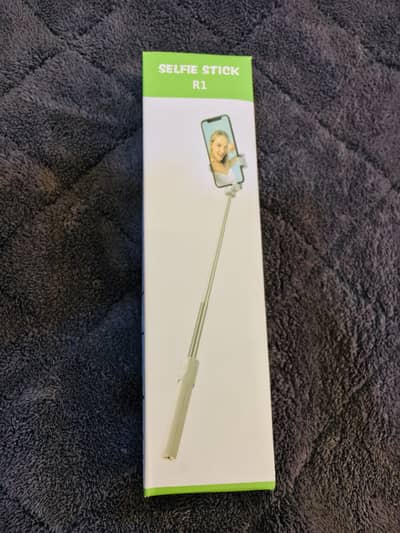 R1  selfie stick Bluetooth tripod