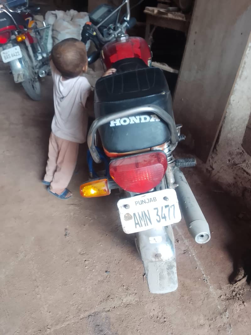 one hend used 3