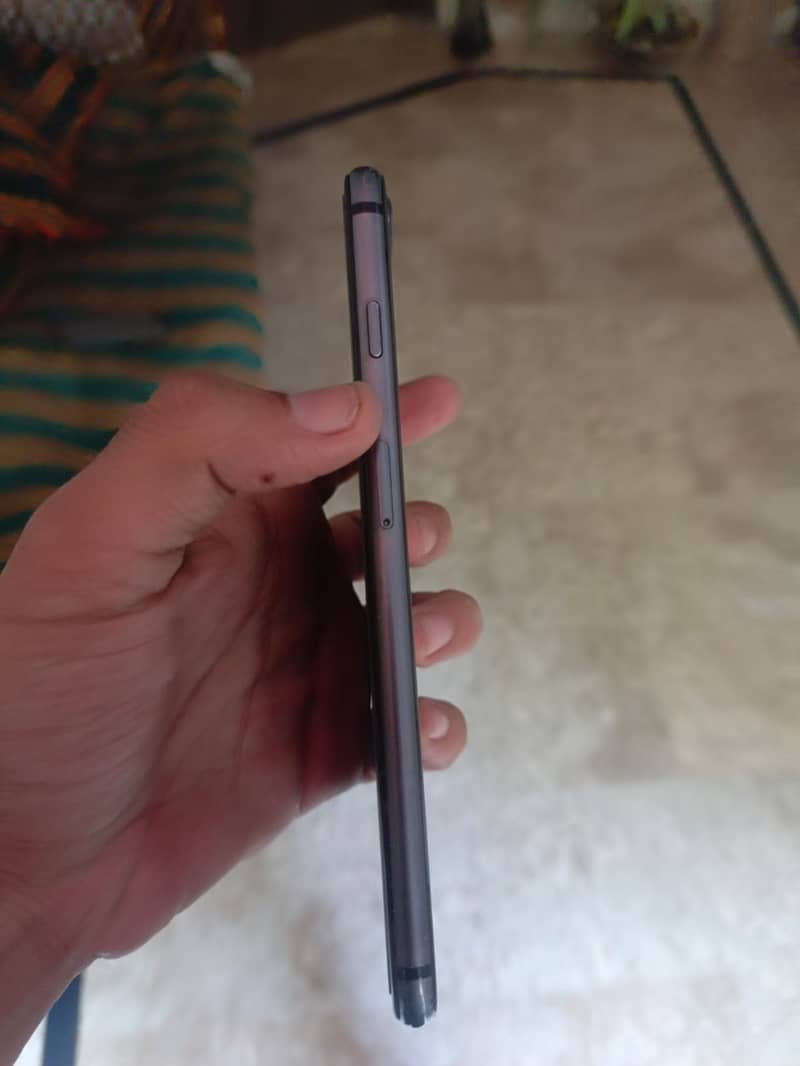 Apple iPhone 8 Plus 0