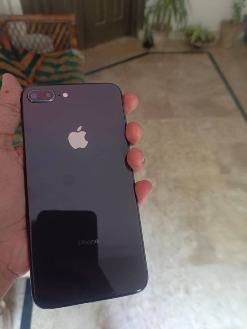 Apple iPhone 8 Plus 2