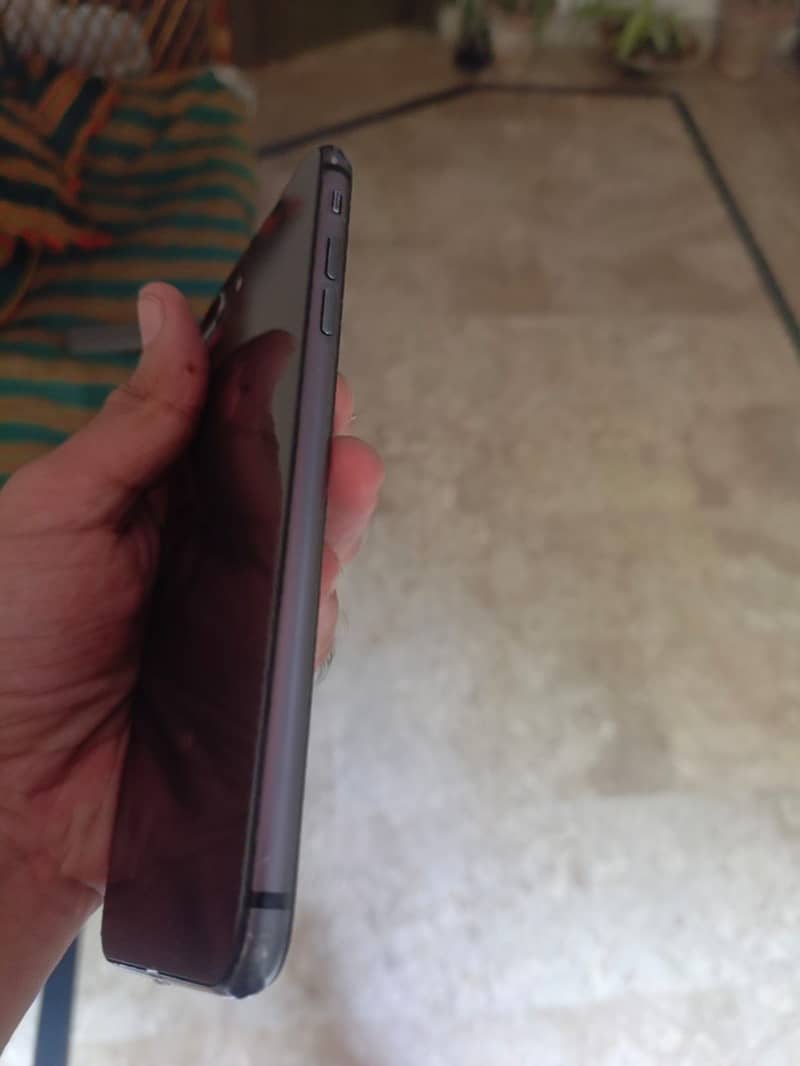 Apple iPhone 8 Plus 3