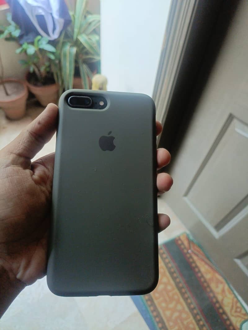 Apple iPhone 8 Plus 4