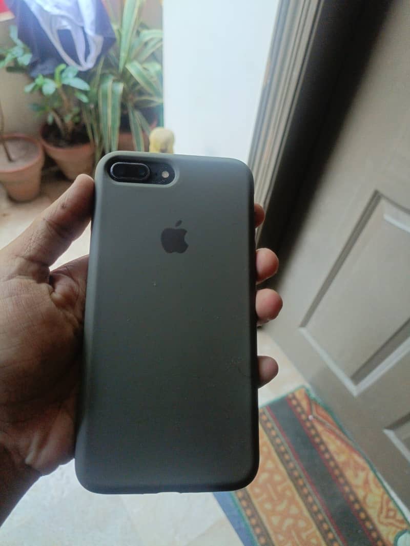 Apple iPhone 8 Plus 5