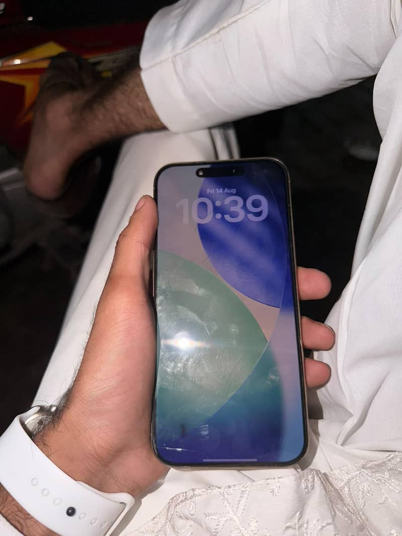 Apple iPhone 16 Pro Max 0