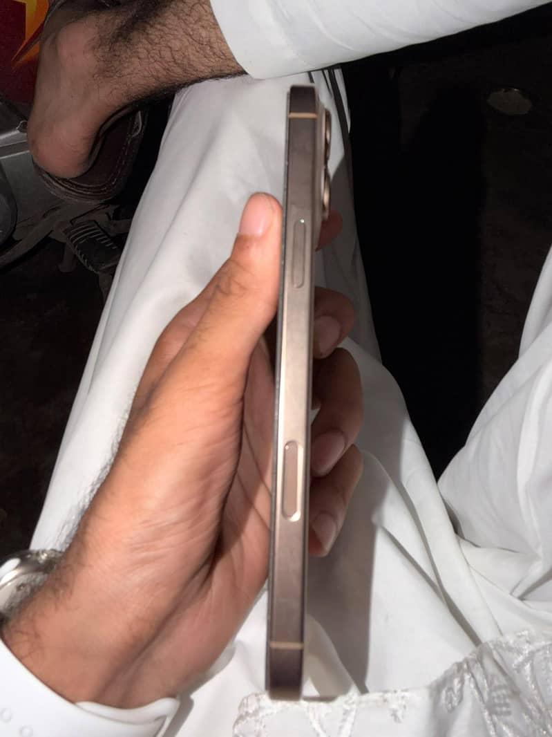 Apple iPhone 16 Pro Max 3