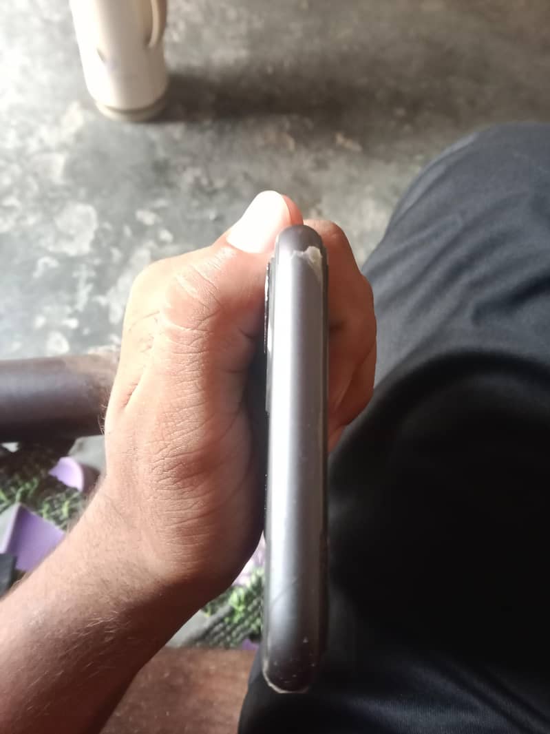 Apple iPhone 11 3