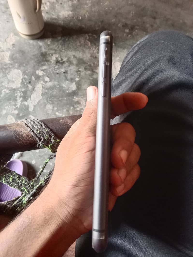 Apple iPhone 11 4