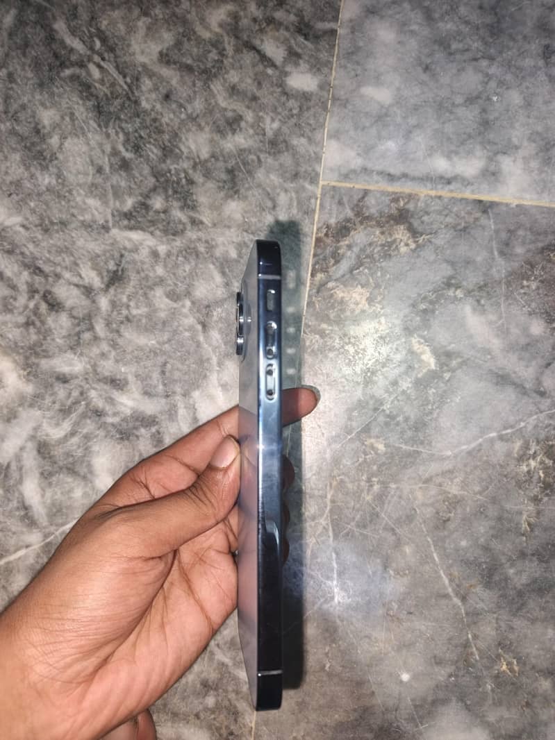 Apple iPhone 11 4