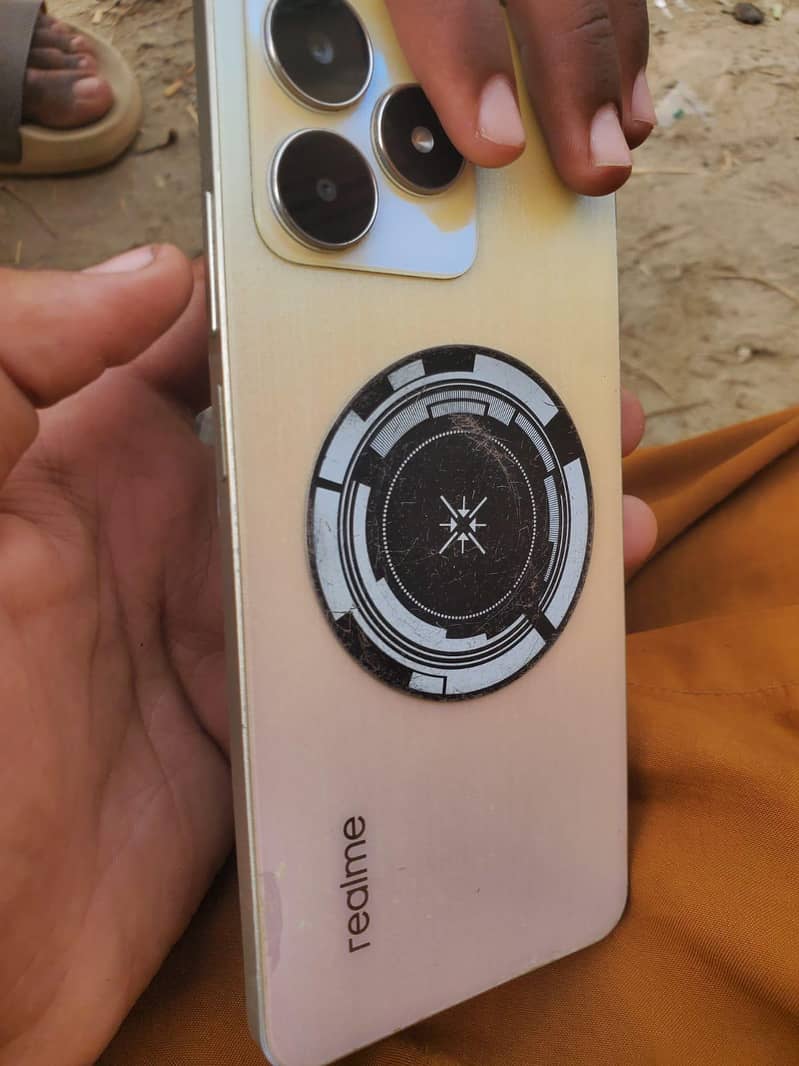Realme C53 4
