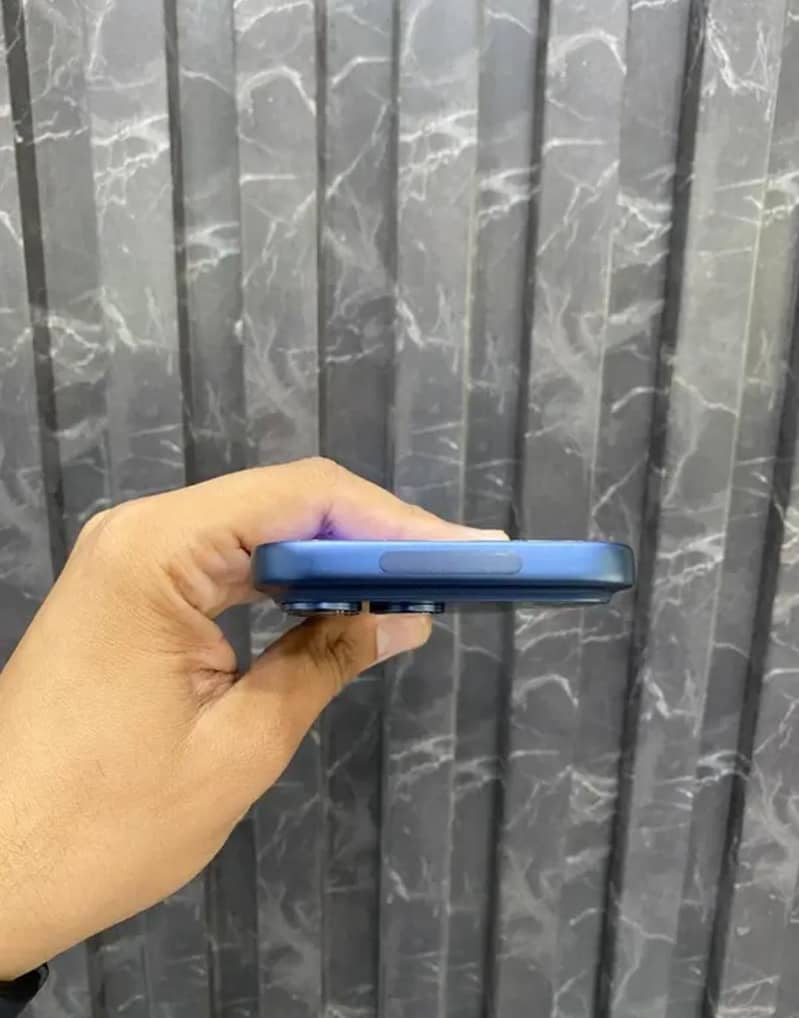 Apple iPhone 17 Pro Max 3