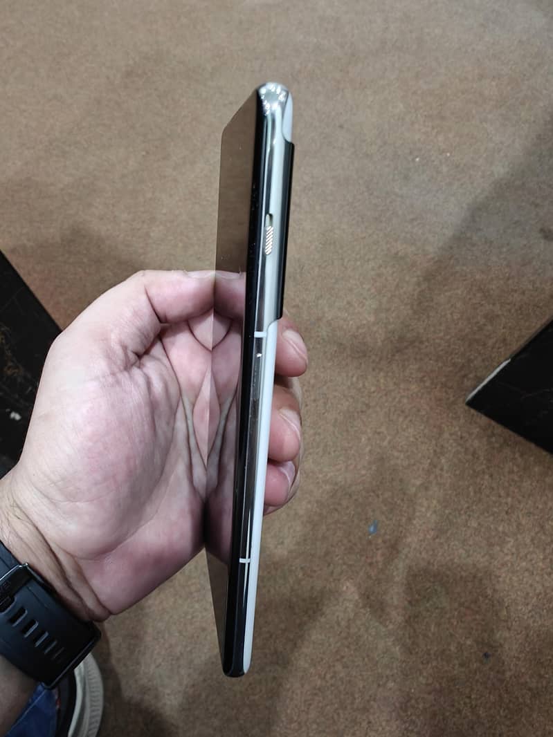 One Plus 10 Pro 4
