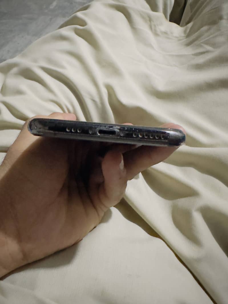 Apple iPhone X 3