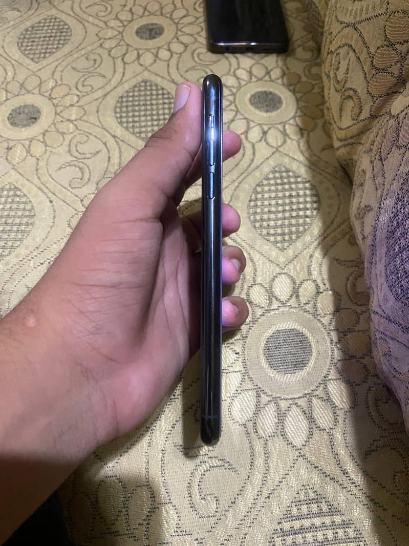 Apple iPhone 11 Pro Max 2