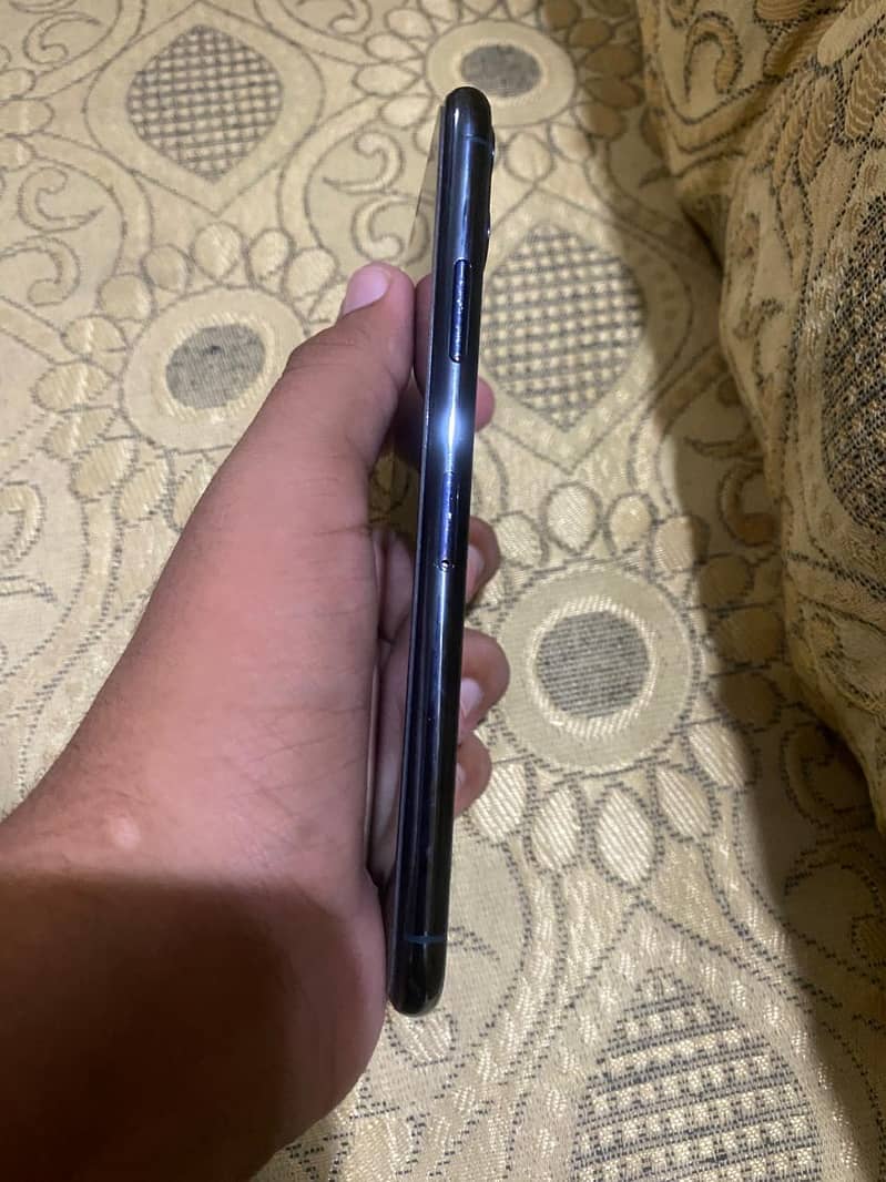 Apple iPhone 11 Pro Max 3