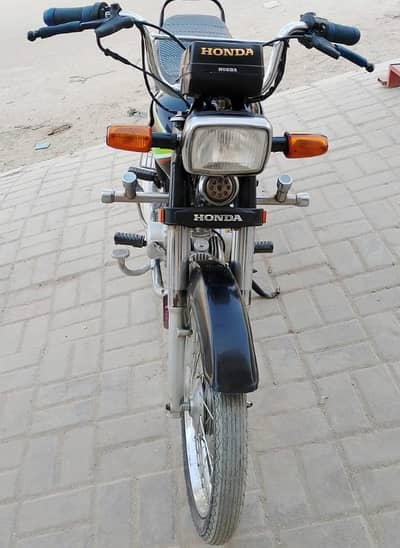 Honda CD 70cc Karachi number for sale urjent//03242703988//