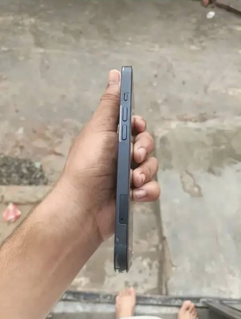 Apple iPhone 13 2