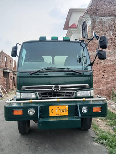 Hino Euro 5-Cylinder Milk Tanker
