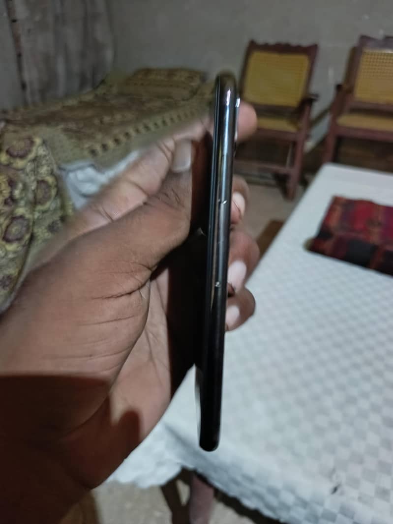 Apple iPhone X 4