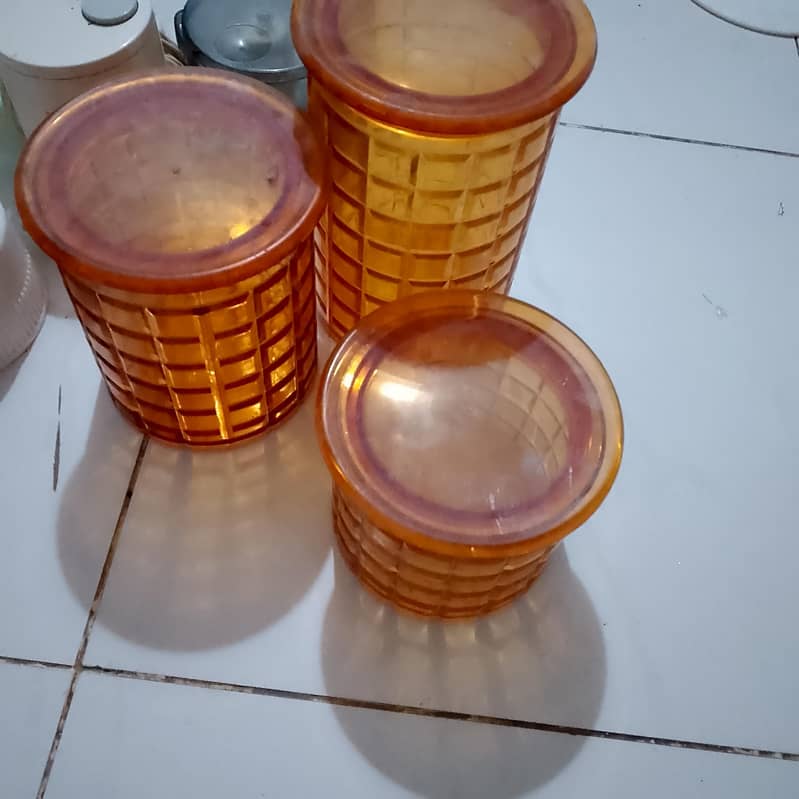 3 jars 0