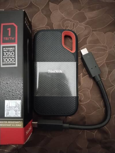 SanDisk extreme portable SSD 1 TB just box opened