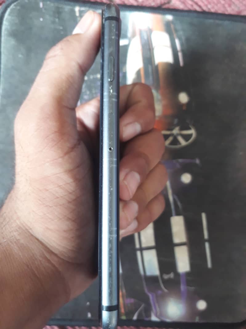 Apple iPhone 8 3