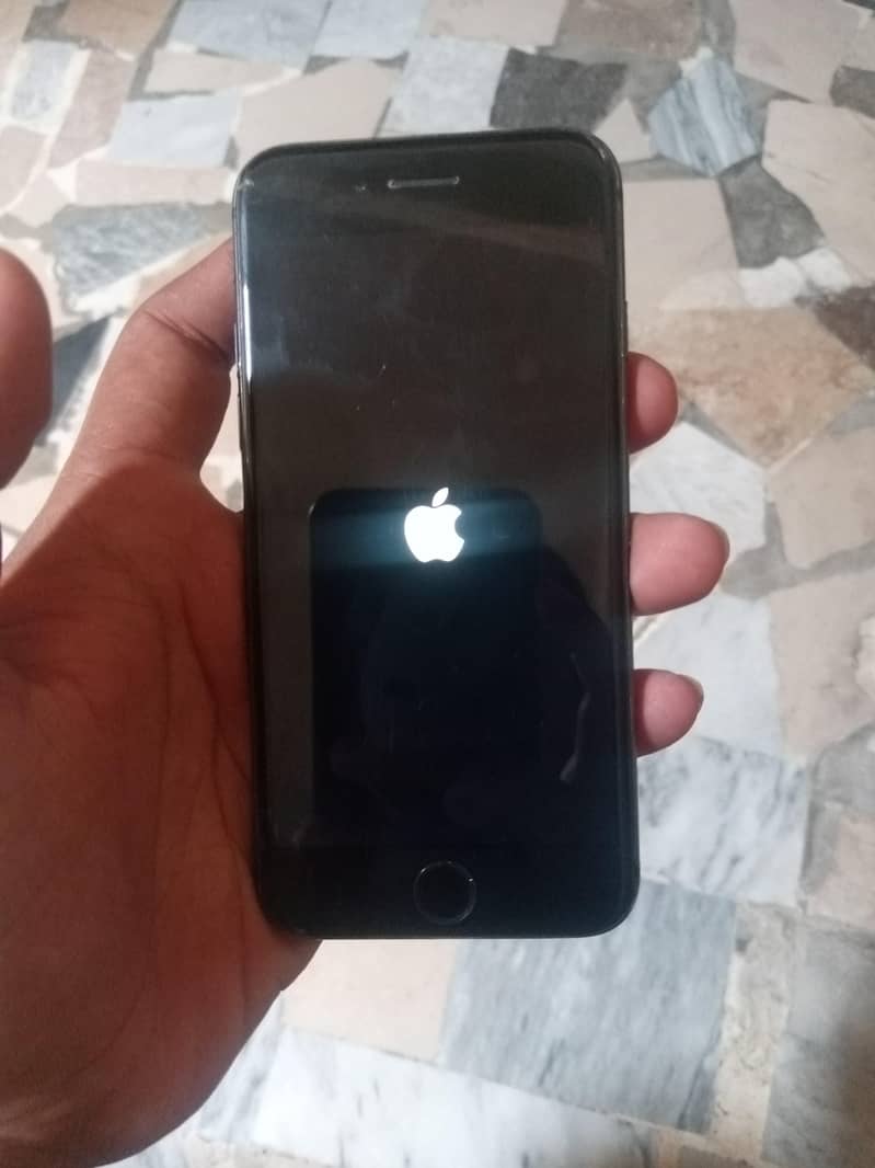 Apple iPhone 8 1