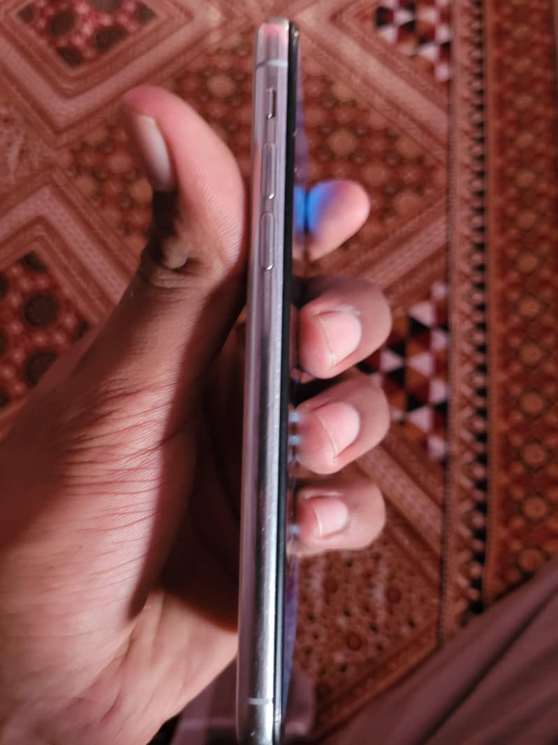 Apple iPhone X 3