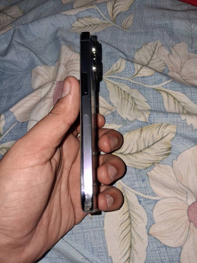Apple iPhone 14 Pro 3