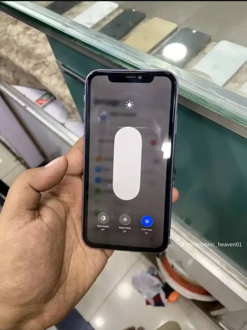 Apple iPhone 11 4